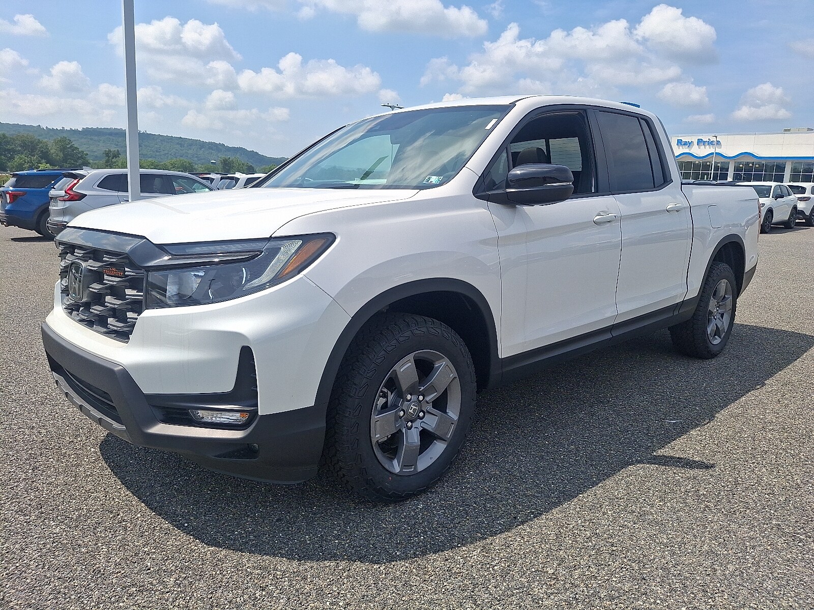 2025 Honda Ridgeline TrailSport photo 2