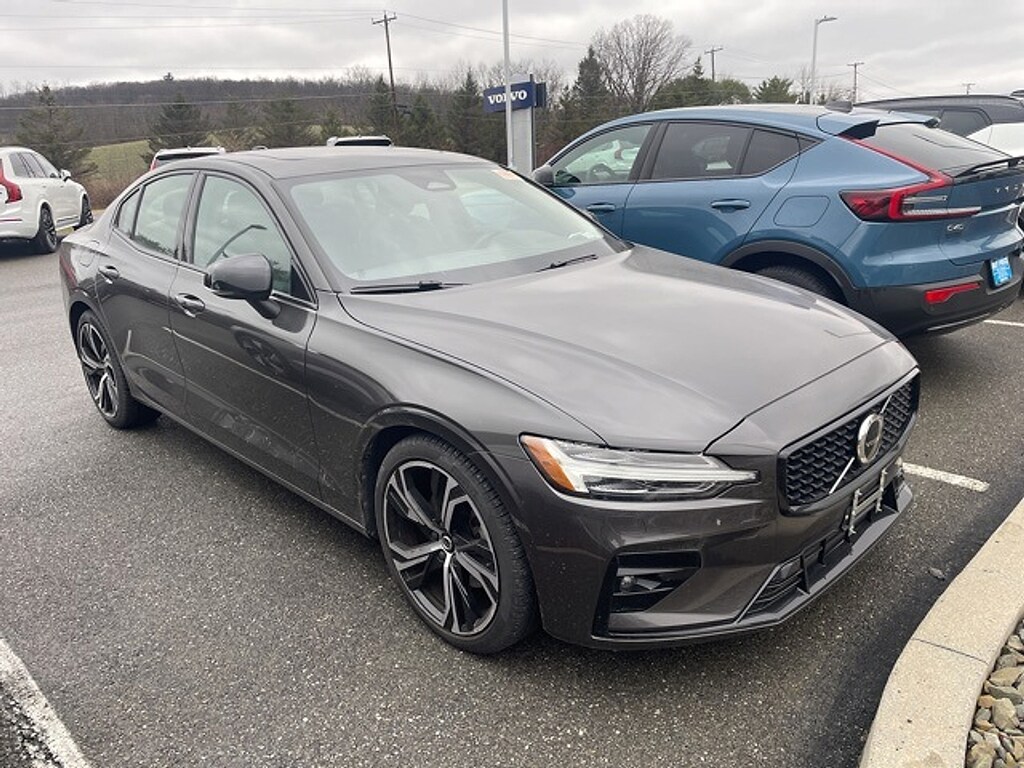 Used 2025 Volvo S60 B5 Core Sedan