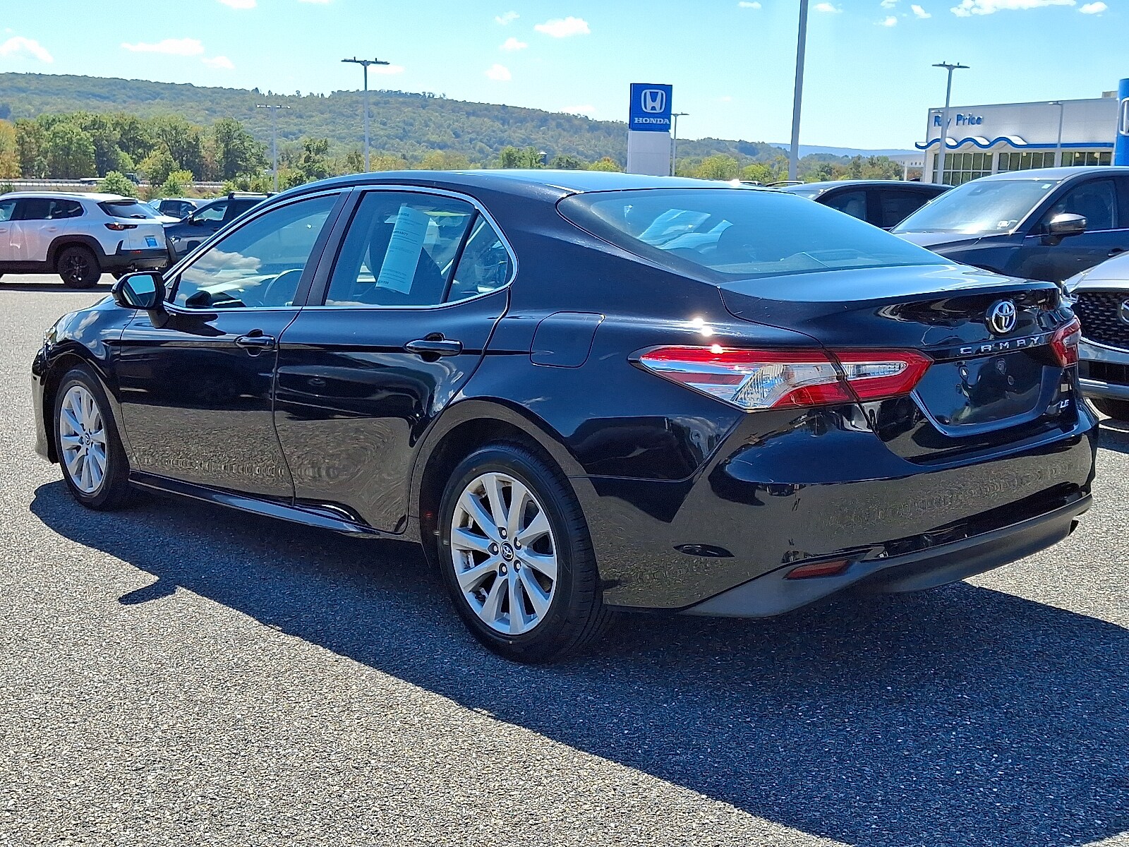 2018 Toyota Camry LE photo 2