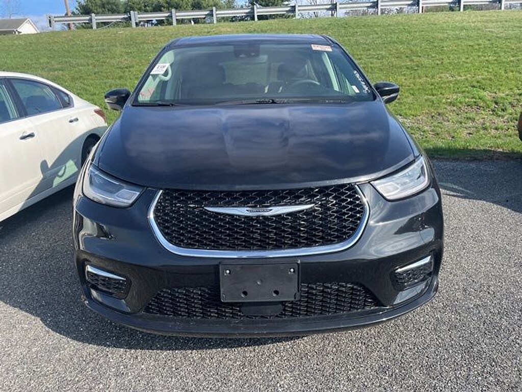 Used 2023 Chrysler Pacifica Touring L Van Passenger Van