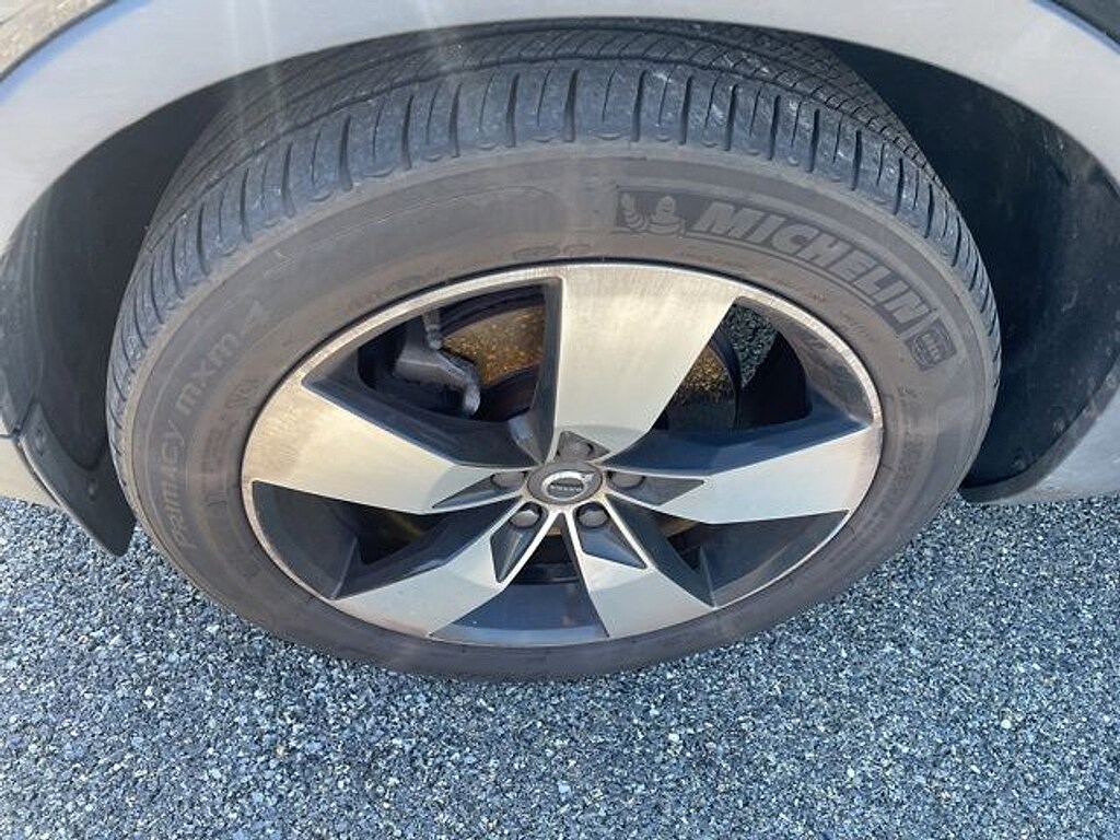 Used 2020 Volvo XC40 T5 Momentum SUV