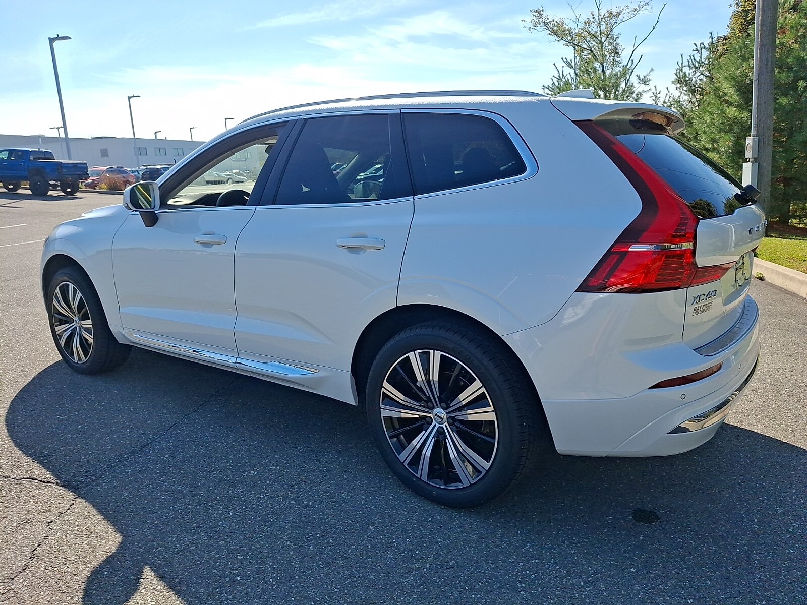 2022 Volvo XC60 B5 Inscription photo 3
