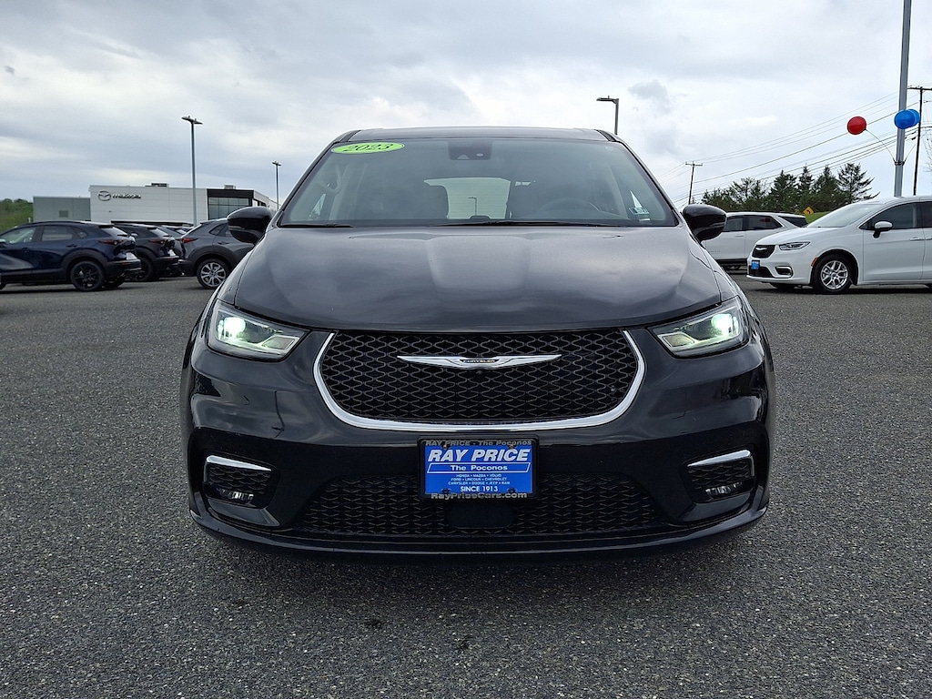 Used 2023 Chrysler Pacifica Touring L Van Passenger Van