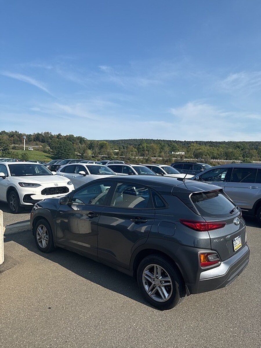 2021 Hyundai Kona SE photo 3
