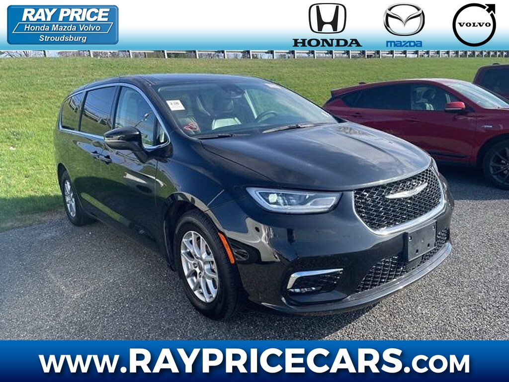 Used 2023 Chrysler Pacifica Touring L Van Passenger Van