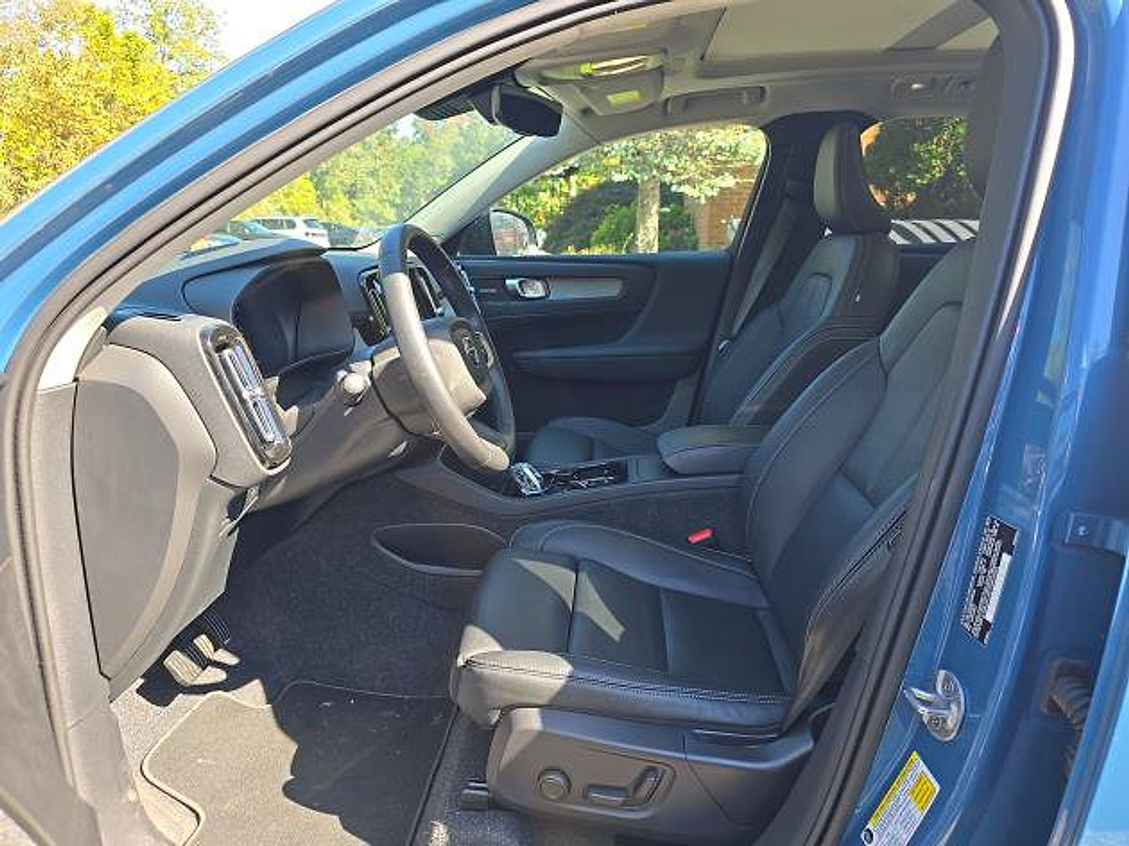 Used 2025 Volvo XC40 B5 Ultra Dark Theme SUV