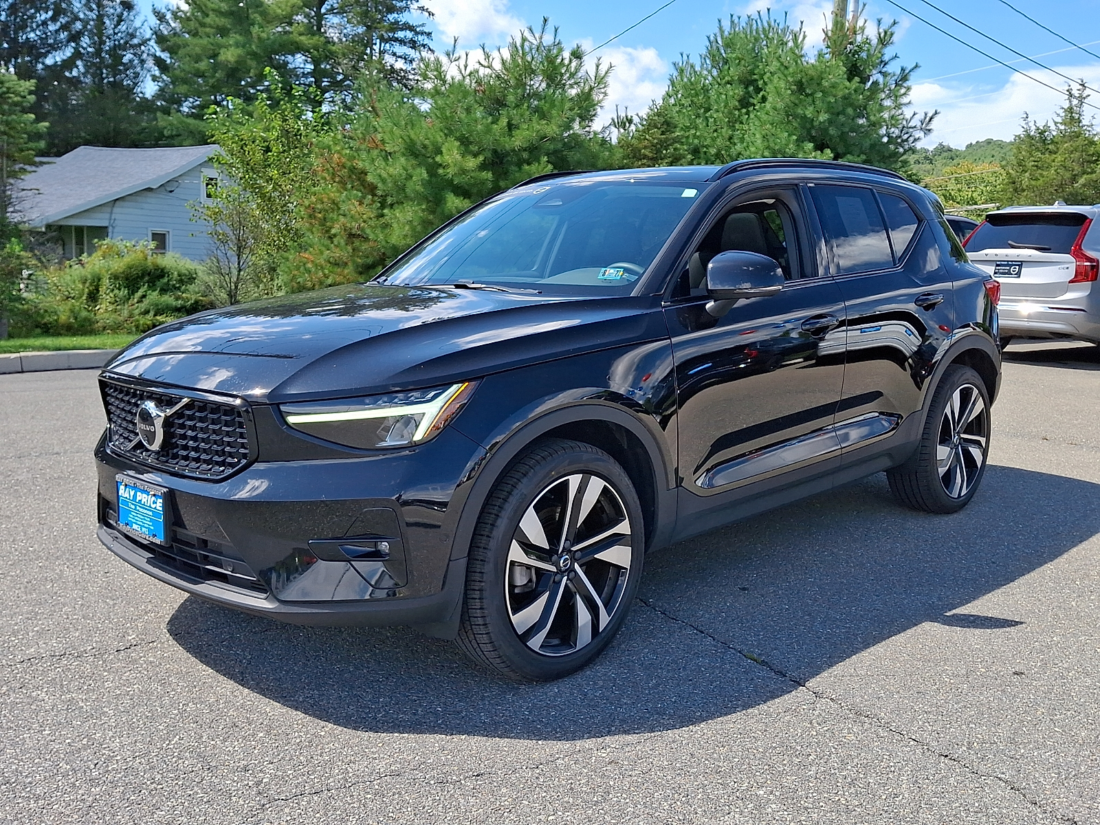Used 2024 Volvo XC40 B5 Plus Dark Theme SUV