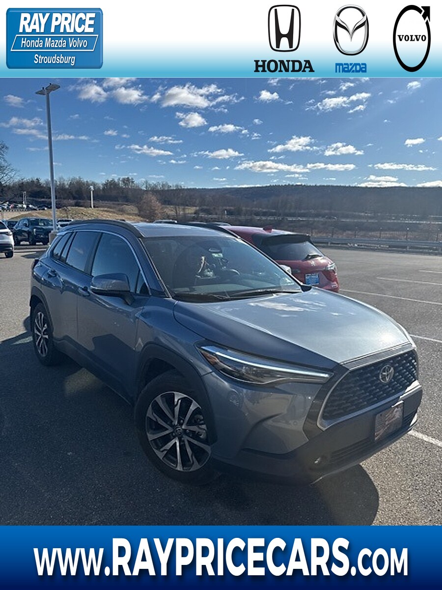 2024 Toyota Corolla Cross XLE's photo