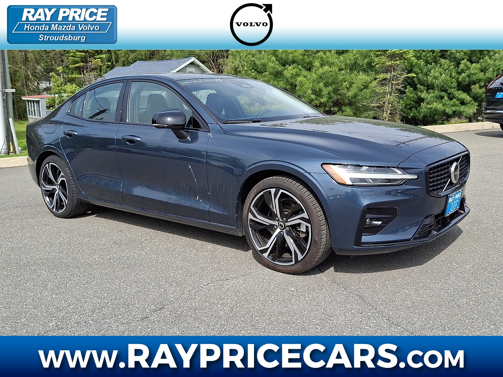 2025 Volvo S60 B5 Core Dark AWD's photo