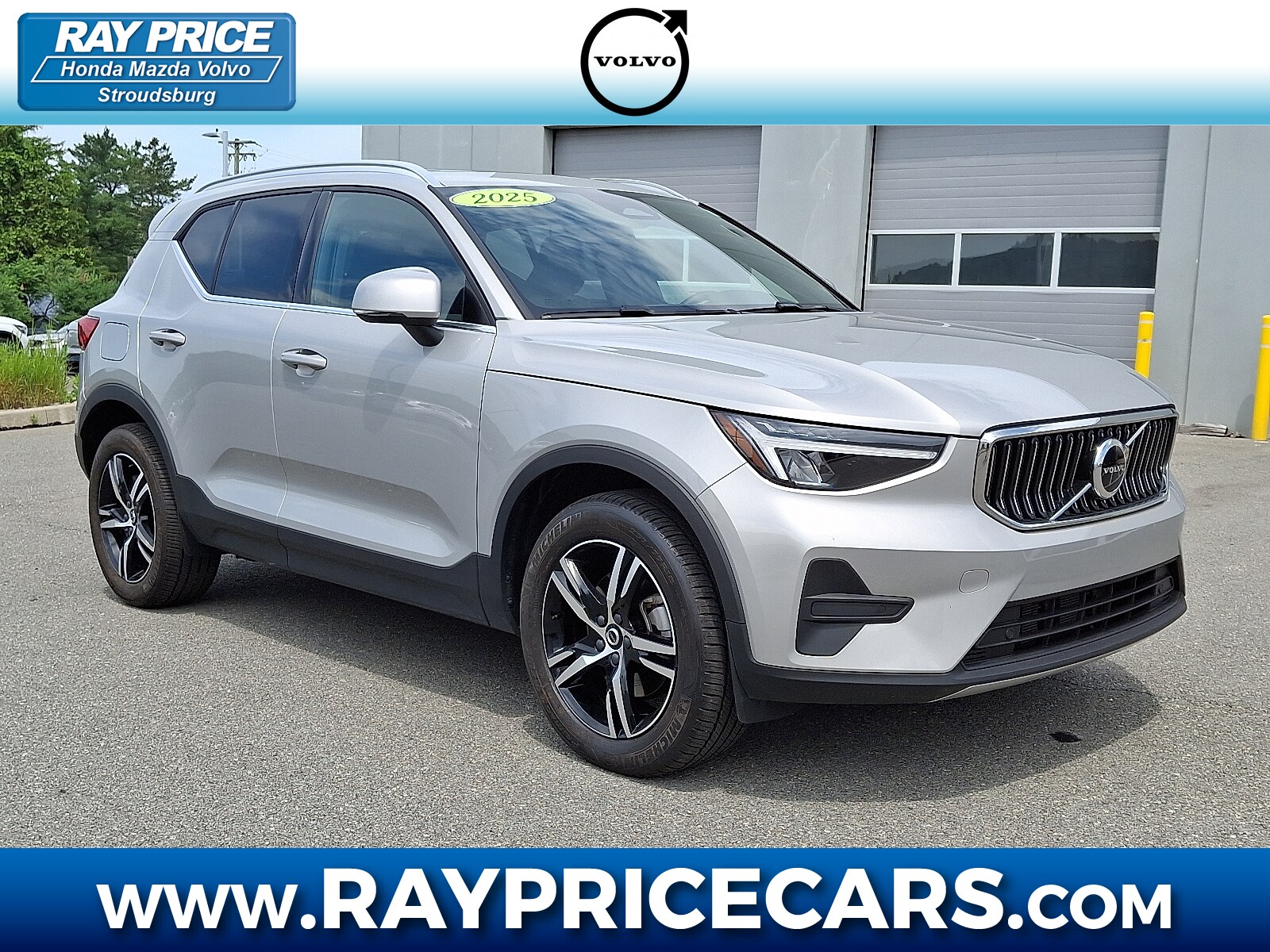 2025 Volvo XC40 Core