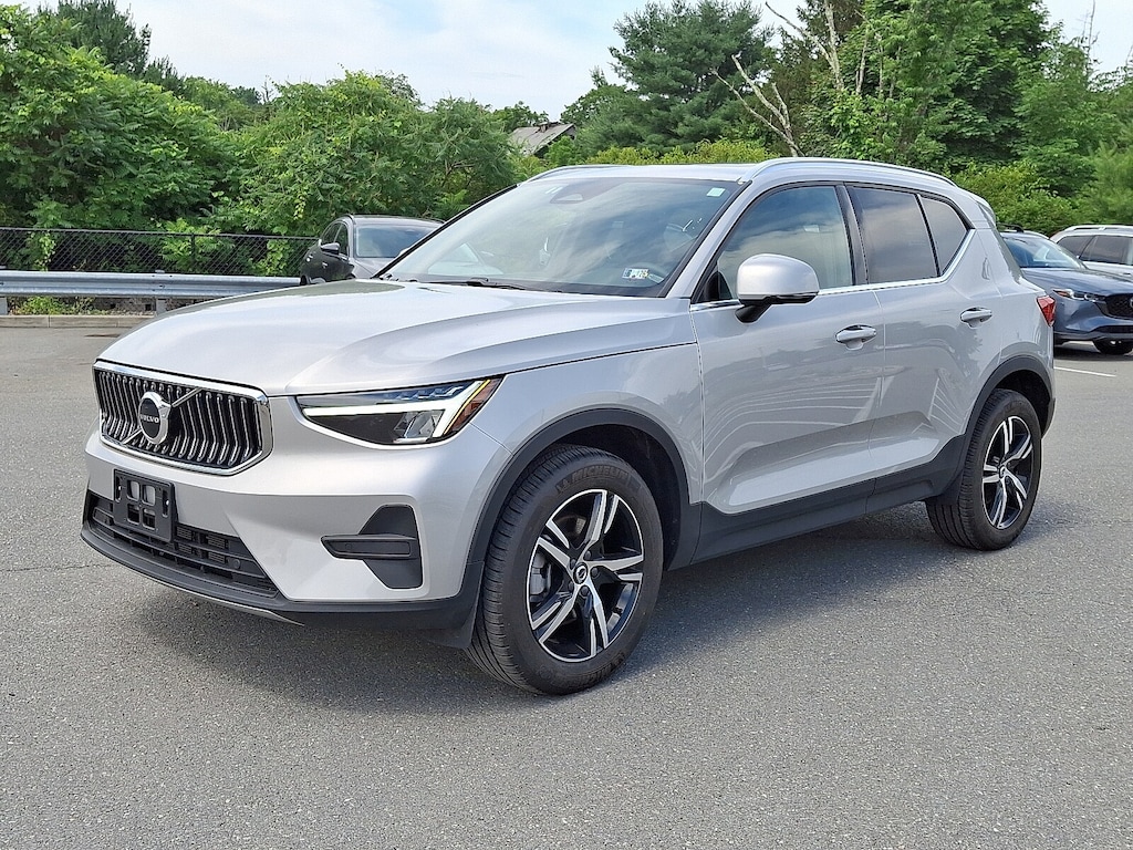 Used 2025 Volvo XC40 B5 Core Bright Theme SUV
