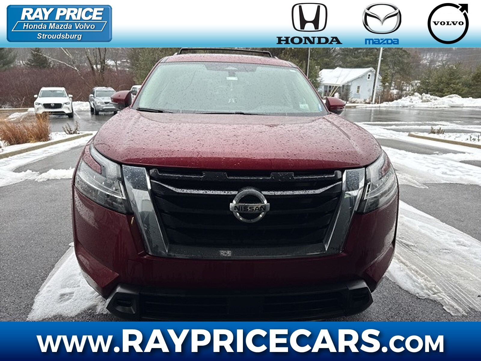 2022 Nissan Pathfinder SV's photo