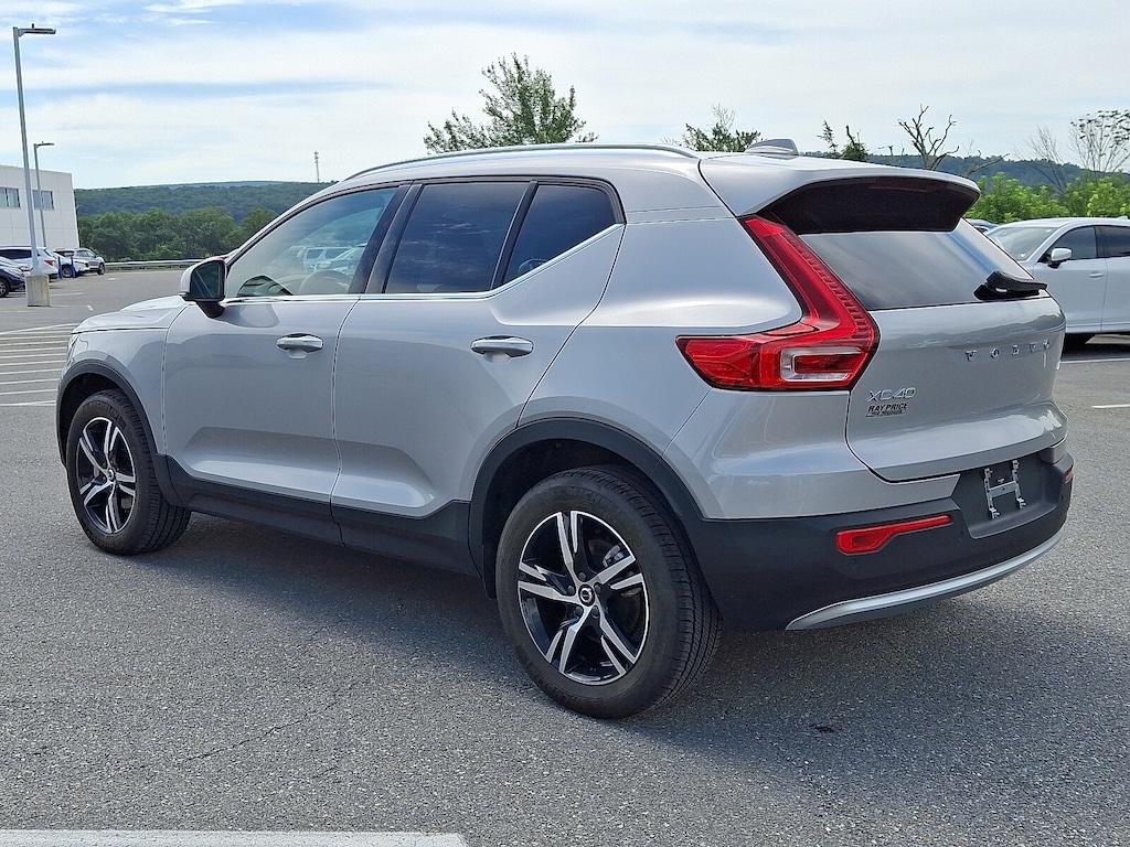 Used 2025 Volvo XC40 B5 Core Bright Theme SUV