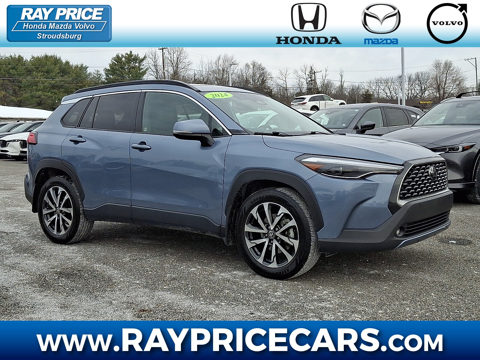 2024 Toyota Corolla Cross XLE's photo