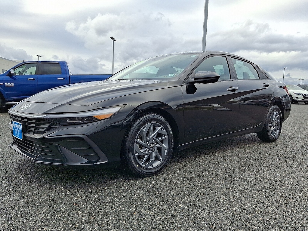 Used 2024 Hyundai Elantra SEL Sedan