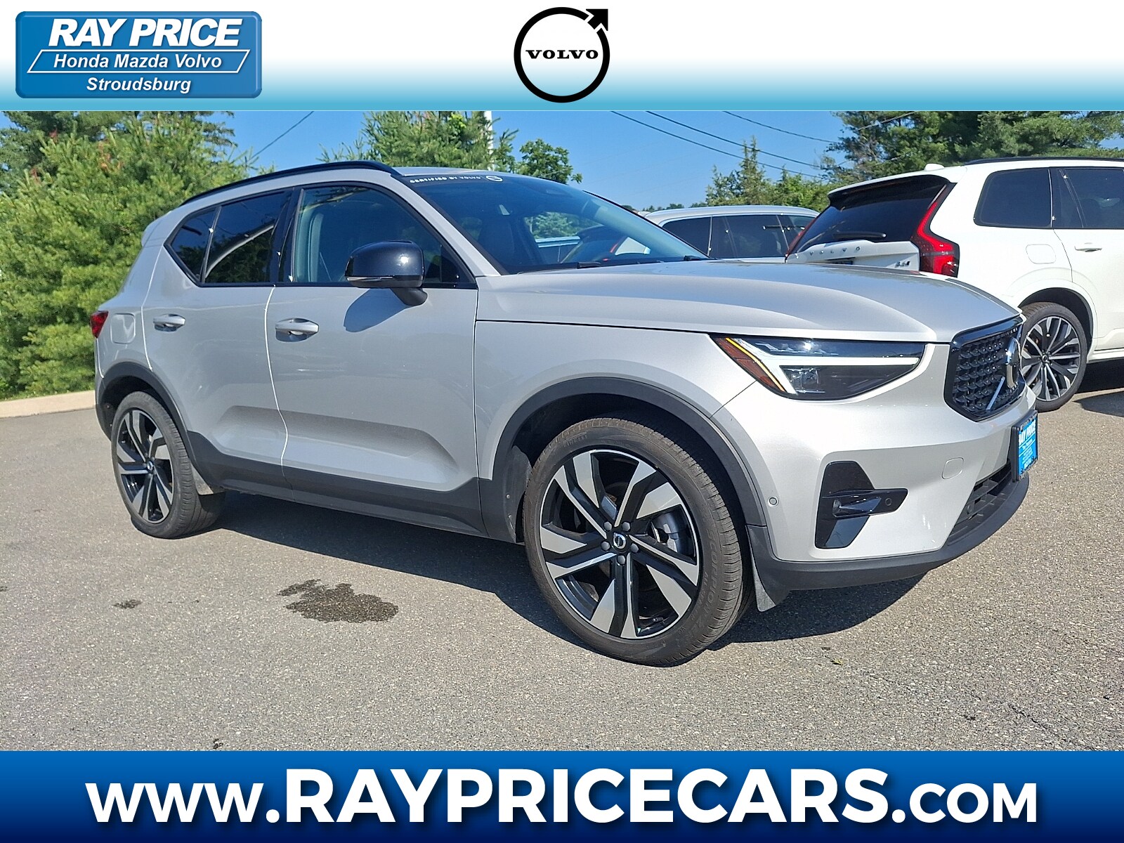 2023 Volvo XC40 B5 Ultimate Dark AWD's photo