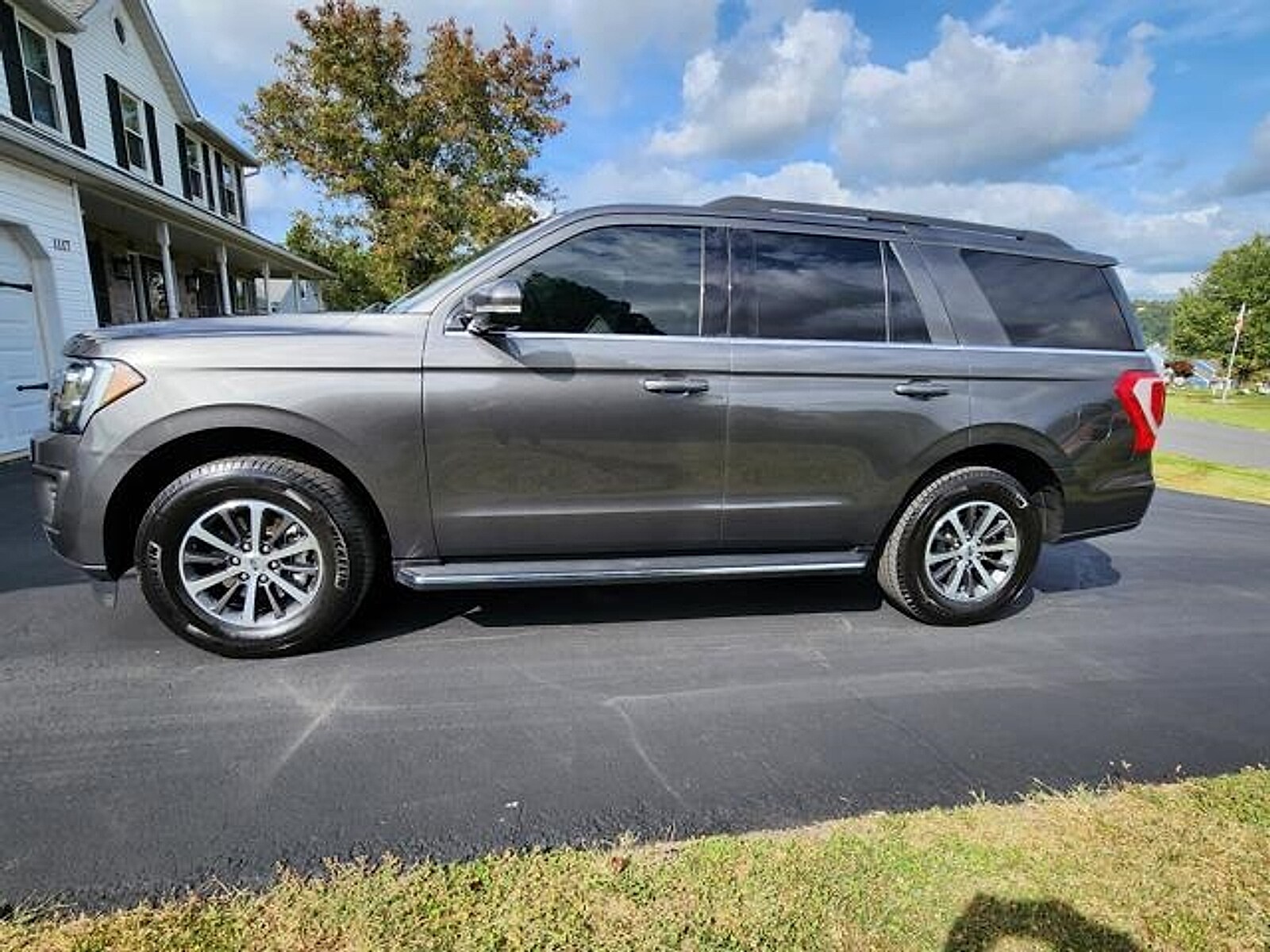 2020 Ford Expedition XLT photo 3