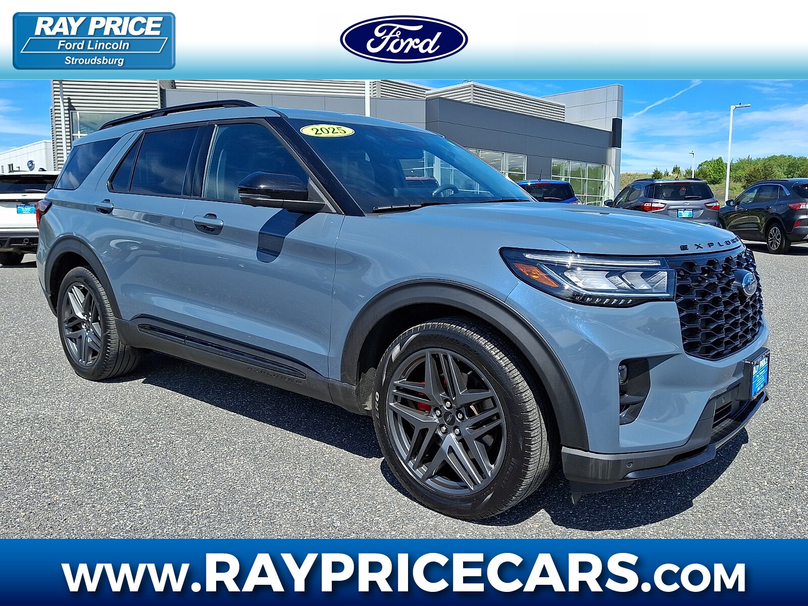 2025 Ford Explorer ST 4WD (PL535)'s photo