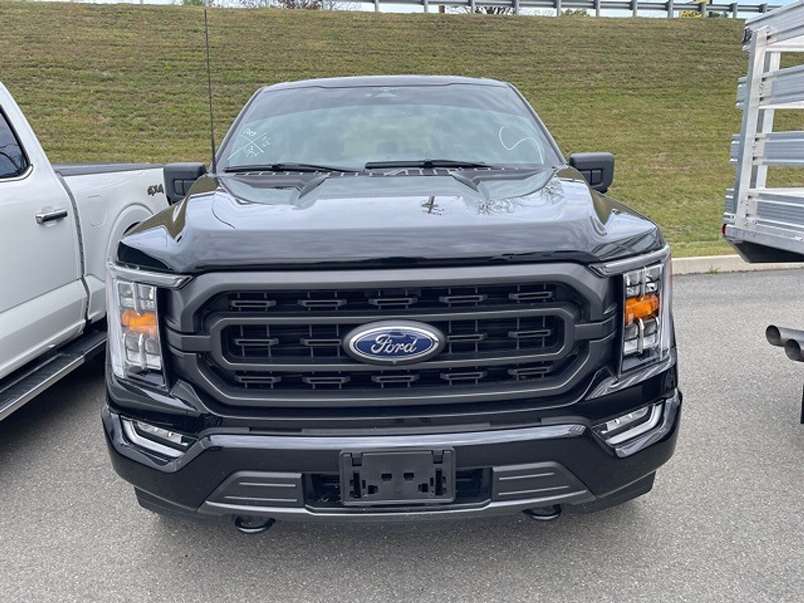 2023 Ford F-150 XLT photo 2