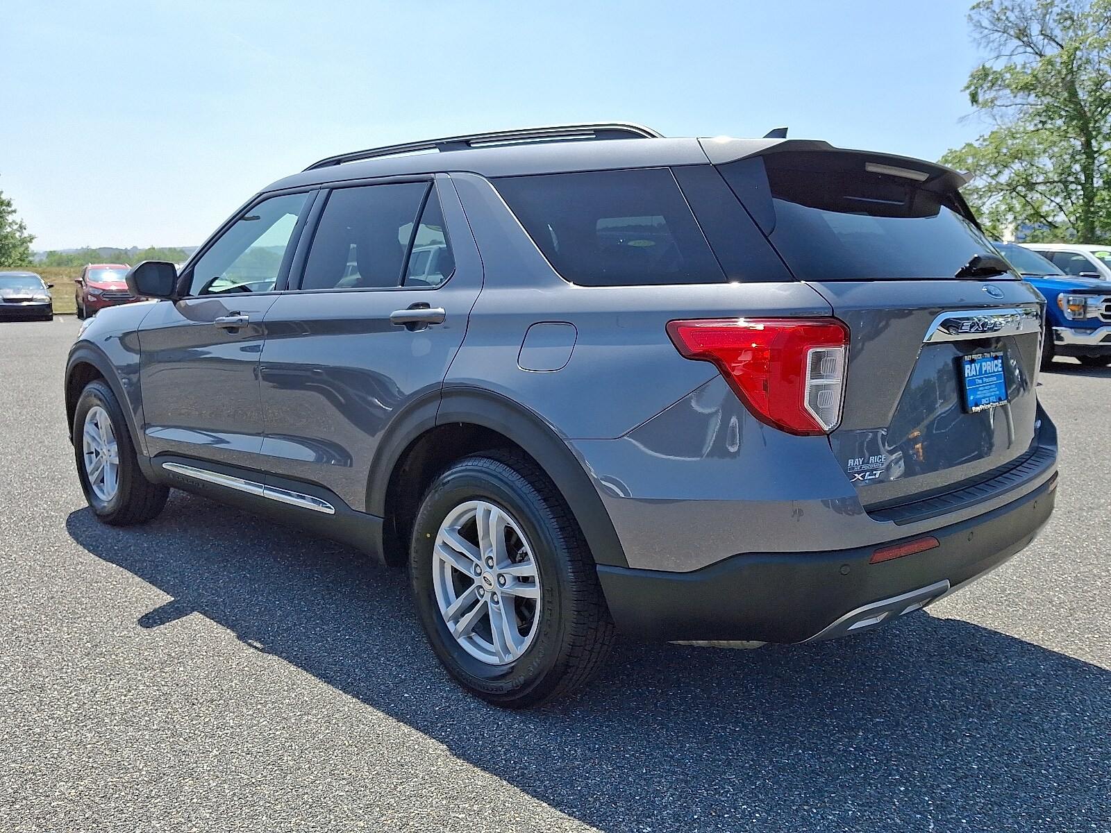 2022 Ford Explorer XLT photo 3