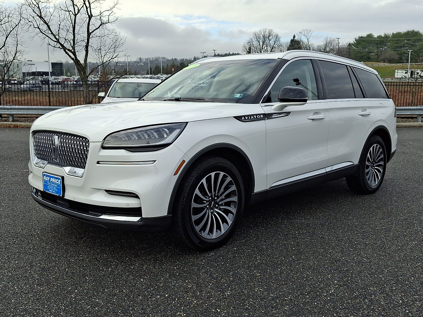 2023 Lincoln Aviator Standard photo 3