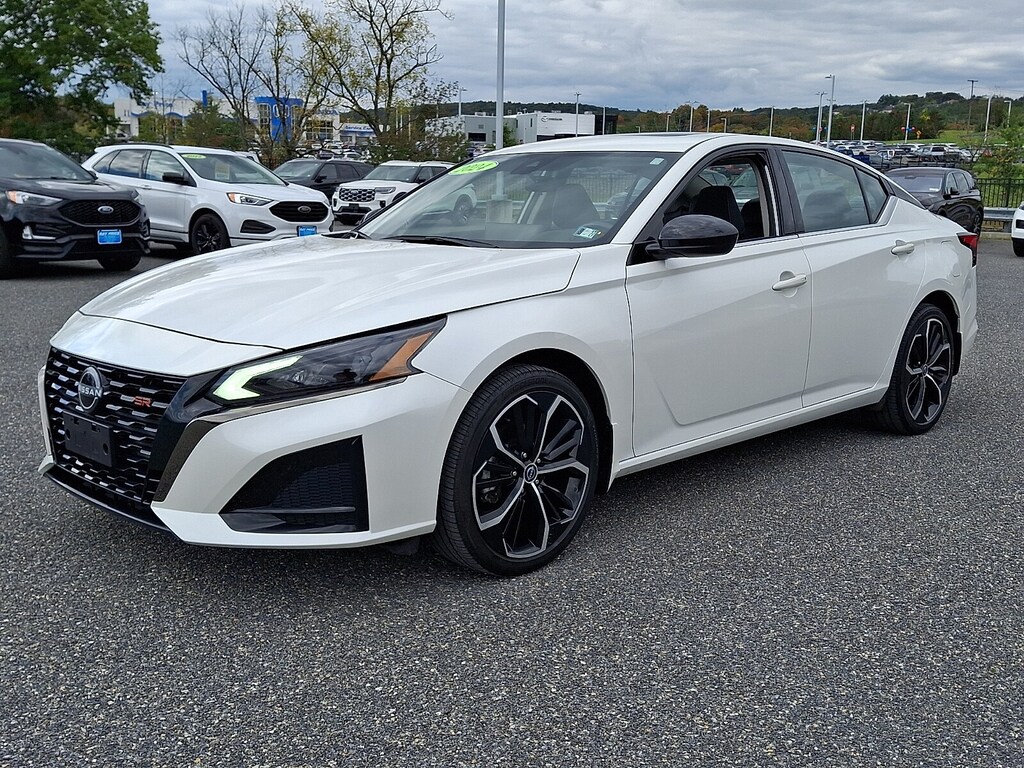 Used 2024 Nissan Altima SR Intelligent AWD Sedan