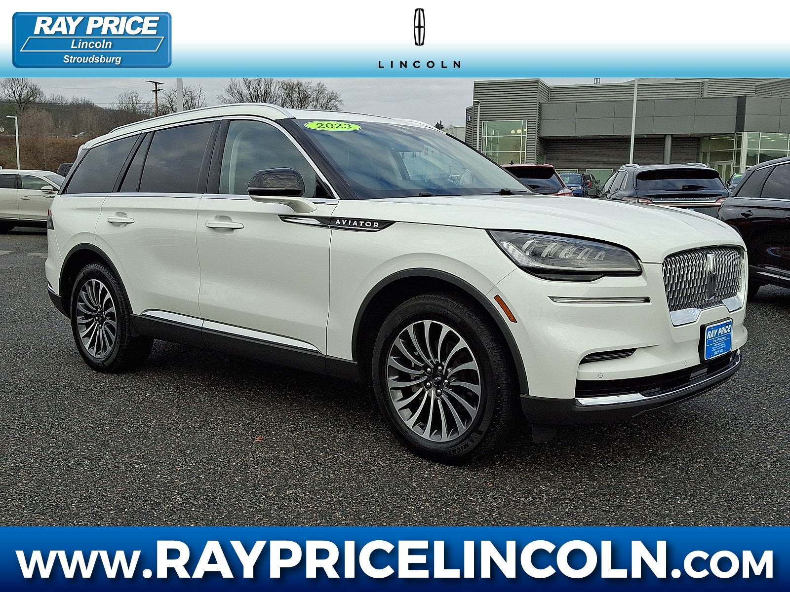 2023 Lincoln Aviator Base's photo