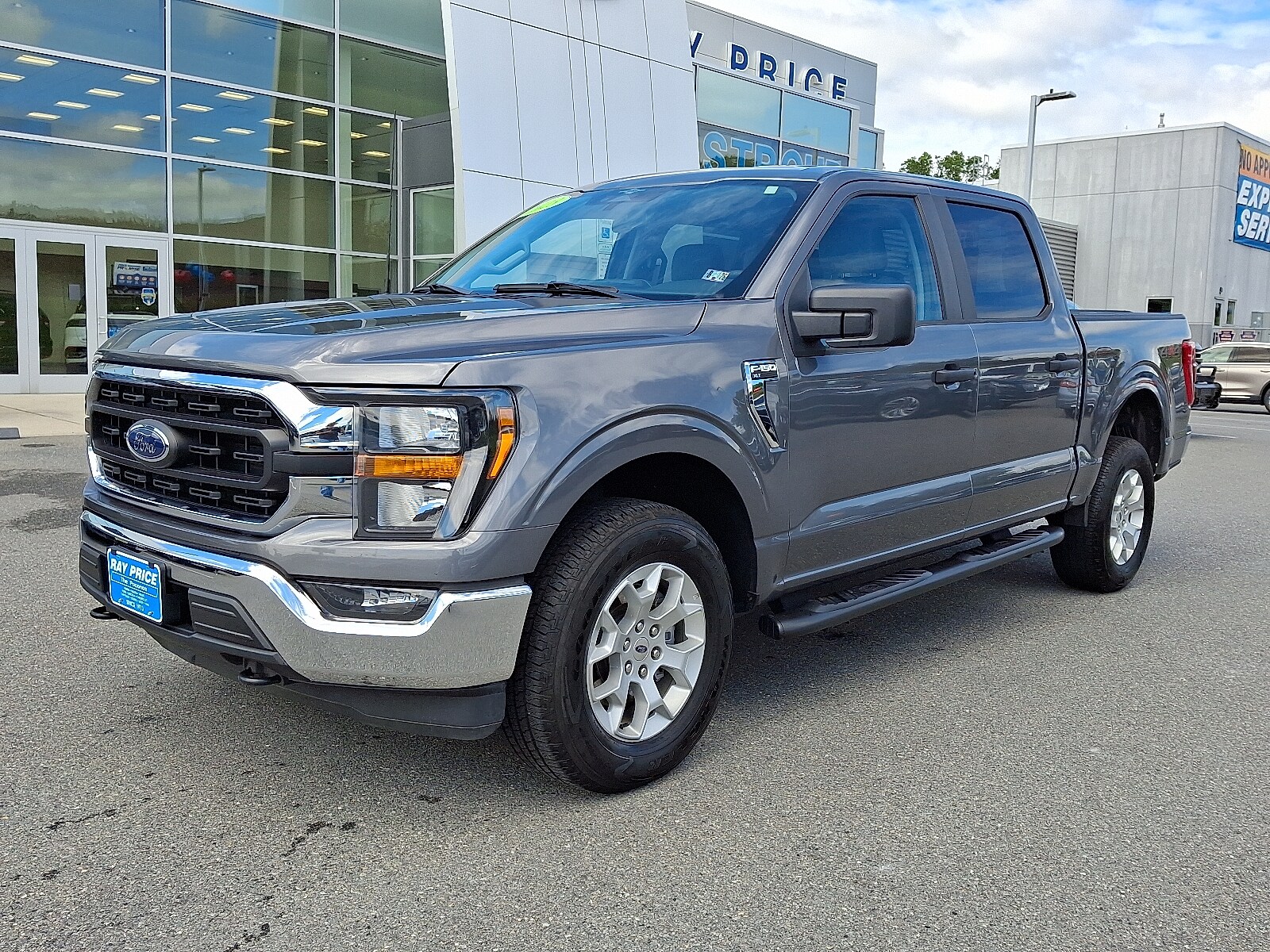 2023 Ford F-150 XLT photo 2
