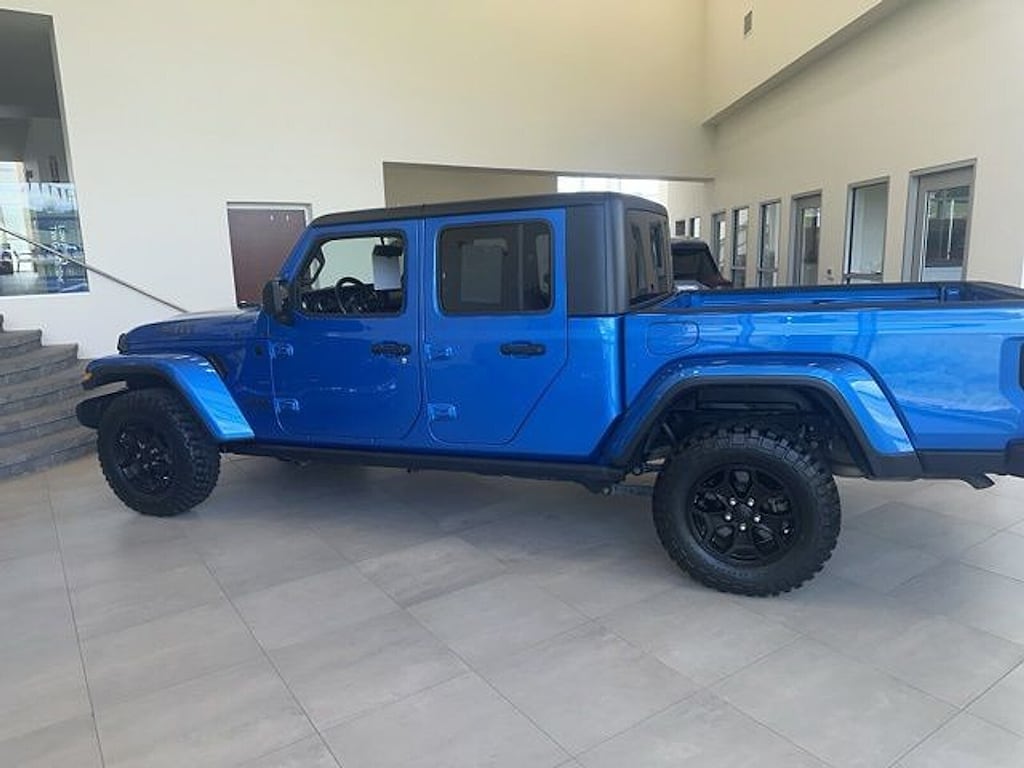 Used 2021 Jeep Gladiator Willys 4x4 Truck Crew Cab