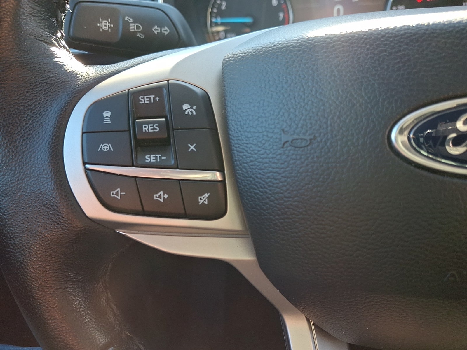 2022 Ford Explorer XLT - Photo 22