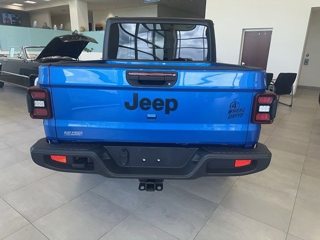 Used 2021 Jeep Gladiator Willys 4x4 Truck Crew Cab
