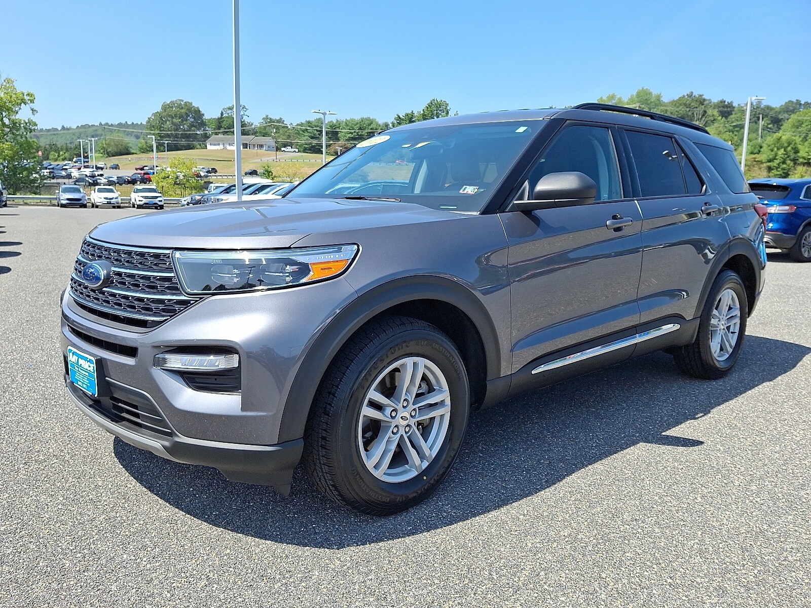 2022 Ford Explorer XLT photo 2