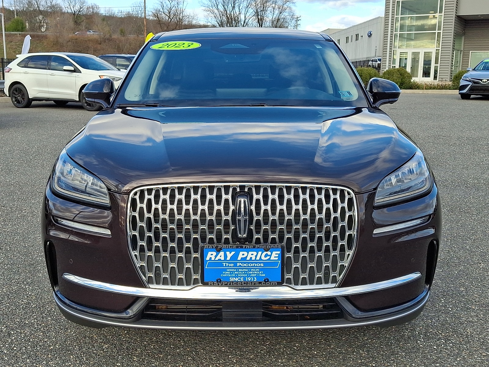 2023 Lincoln Corsair Standard photo 2