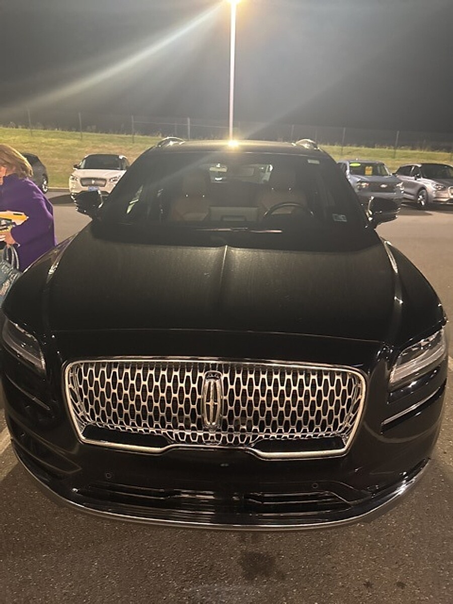 2023 Lincoln Nautilus Reserve photo 3