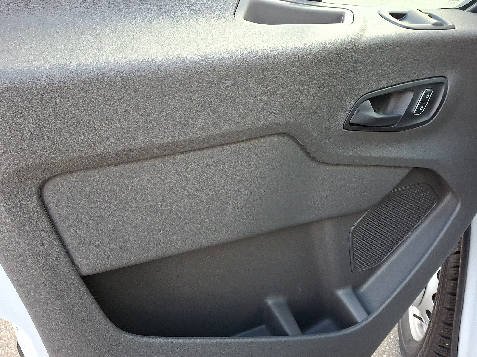 2024 Ford Transit Cutaway Base - Photo 7