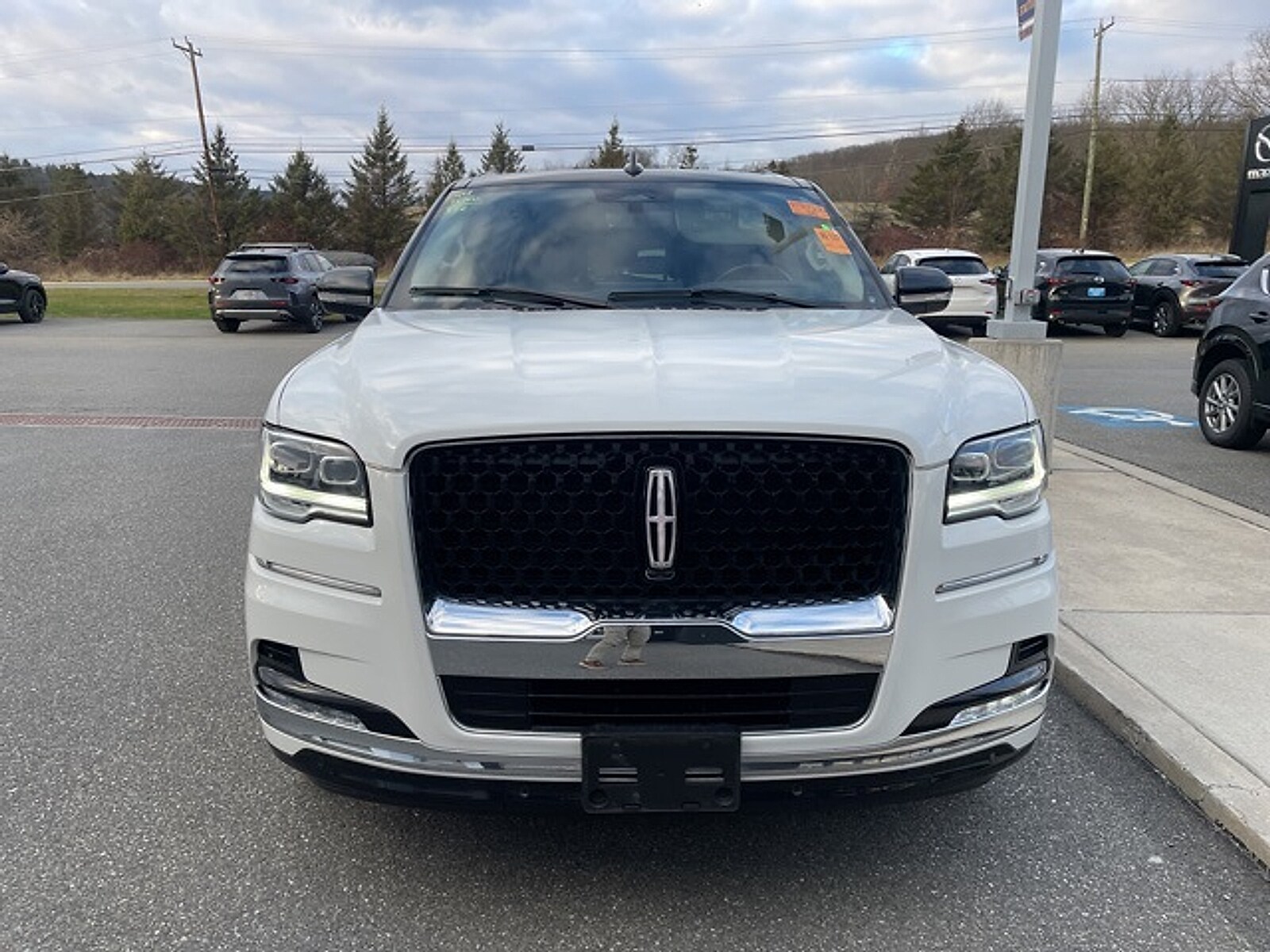 2022 Lincoln Navigator Black Label photo 2