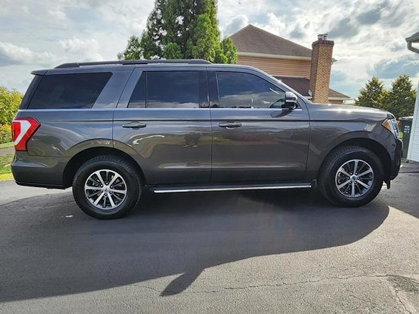 2020 Ford Expedition XLT photo 4