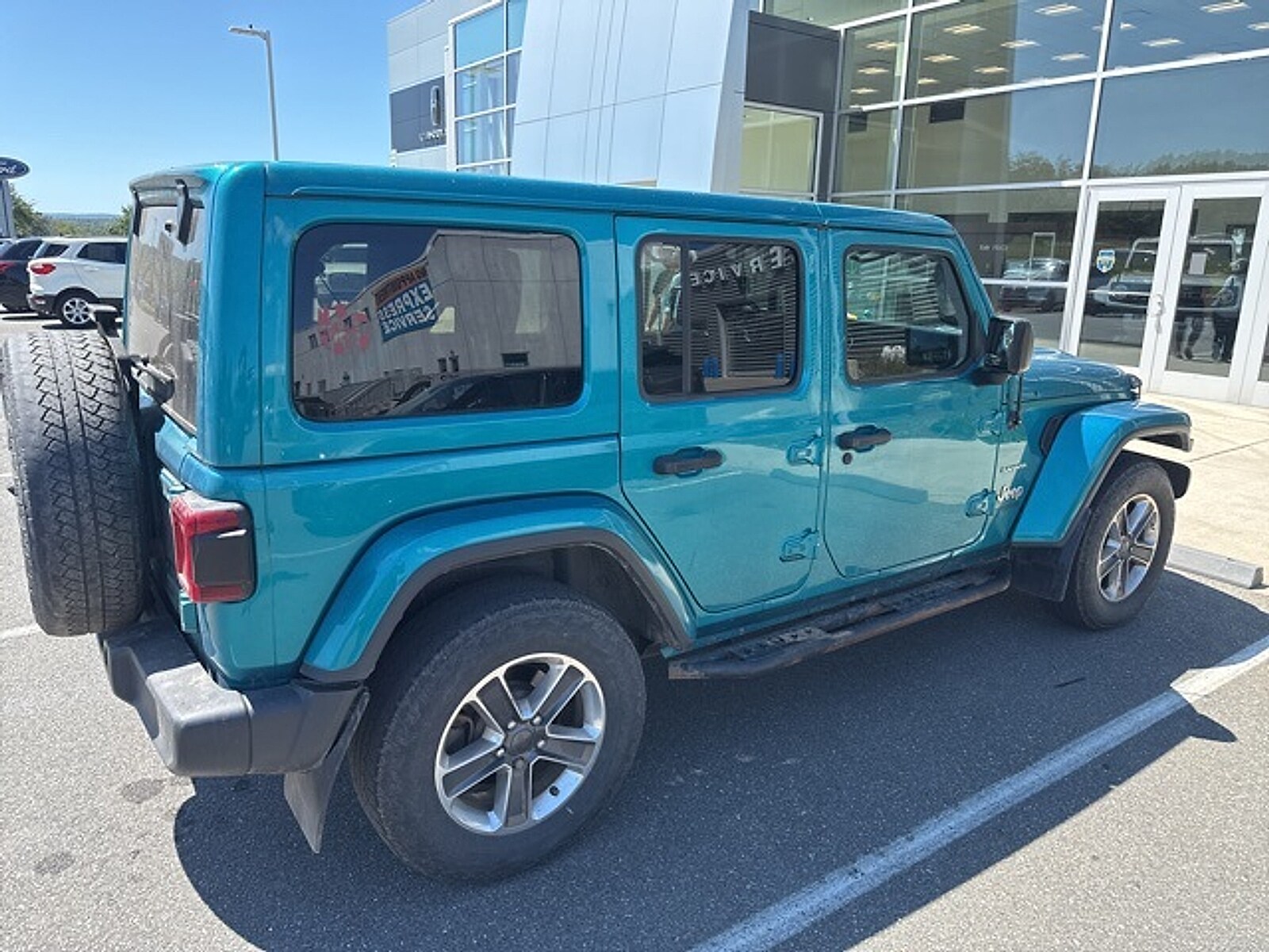 2019 Jeep Wrangler Unlimited Sahara photo 2