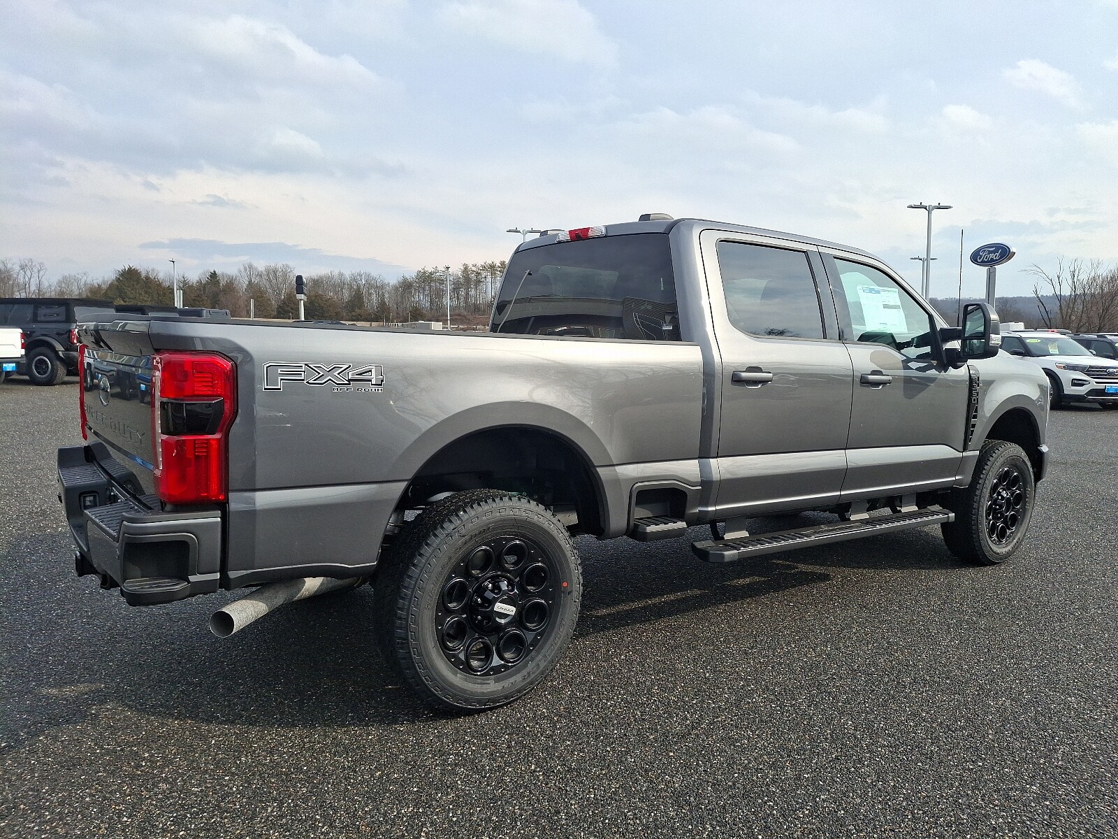 2025 Ford F-350 XLT photo 4