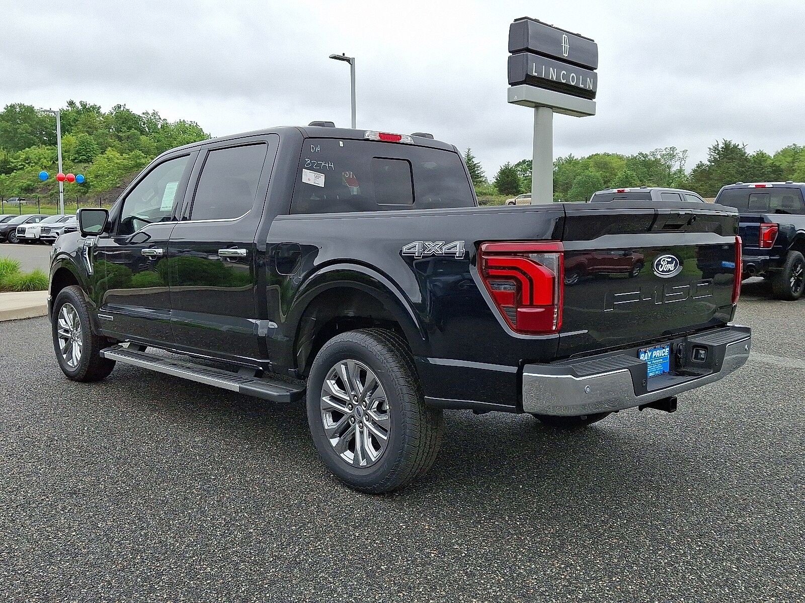 2025 Ford F-150 Lariat photo 3