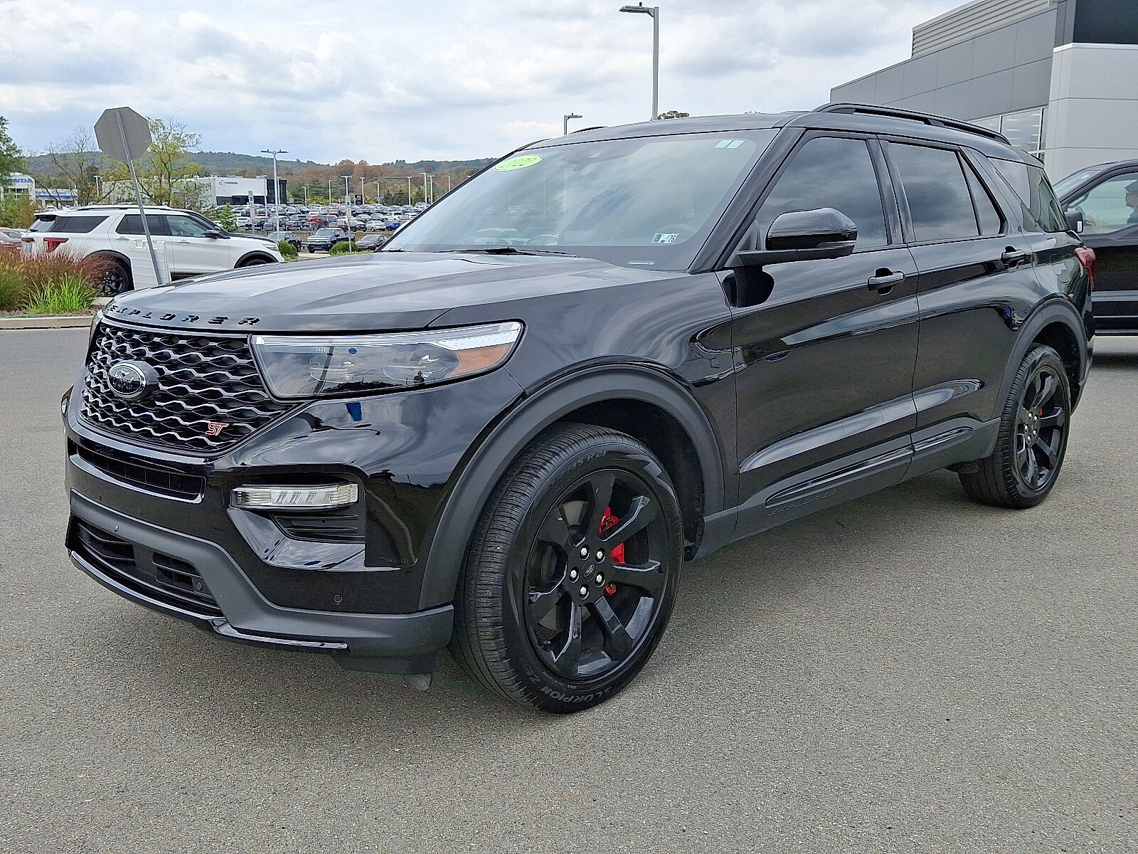 2022 Ford Explorer ST photo 3