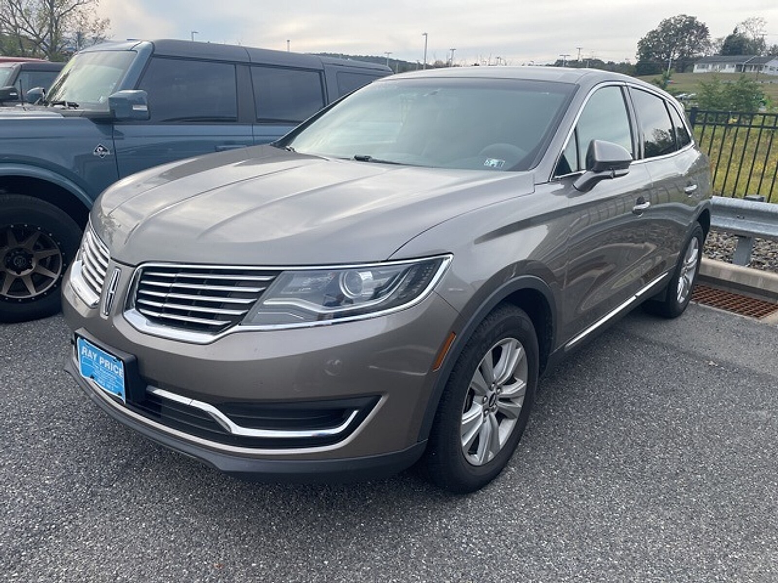 2016 Lincoln MKX Premiere photo 3
