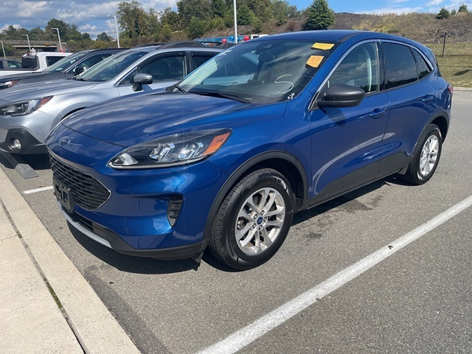 2022 Ford Escape SE photo 2