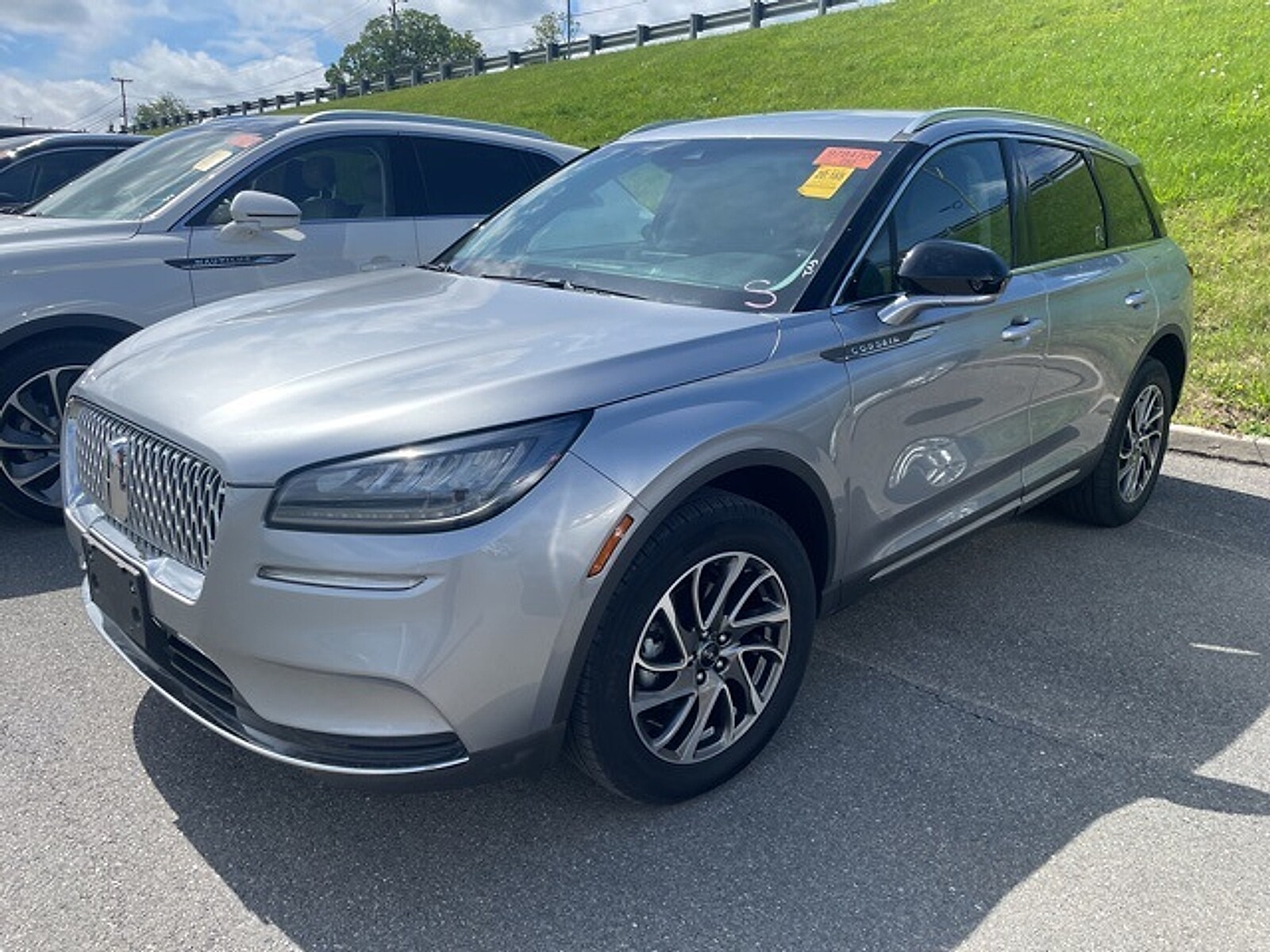 2022 Lincoln Corsair Standard photo 3