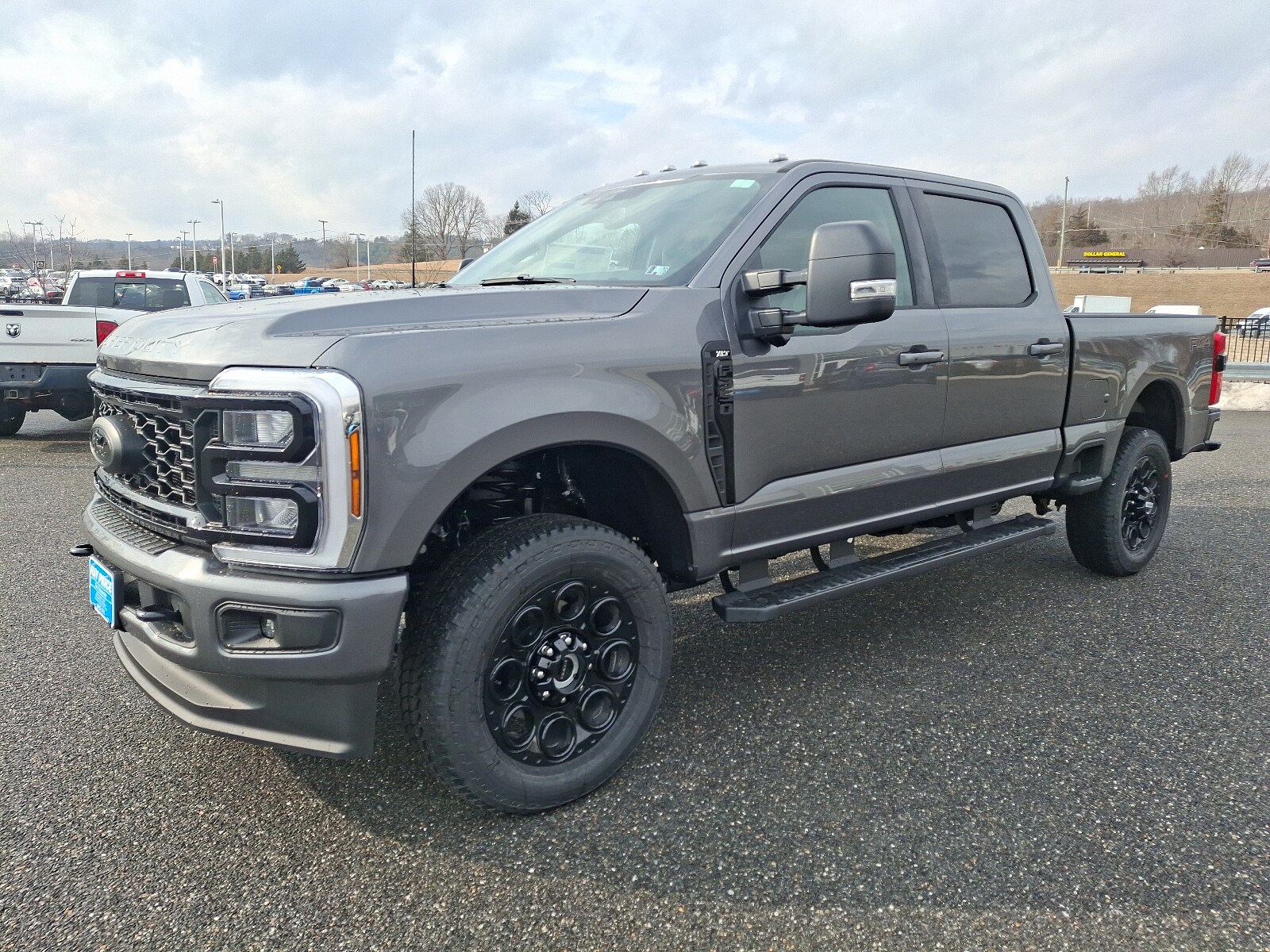 2025 Ford F-350 XLT photo 2