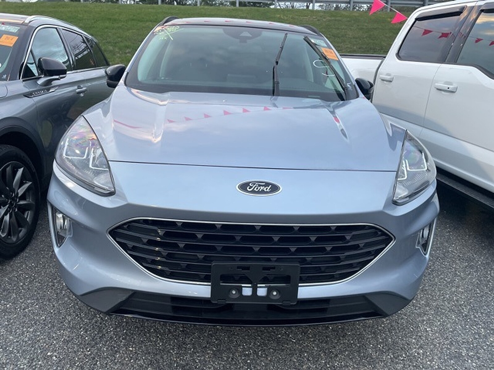 2022 Ford Escape SEL photo 2