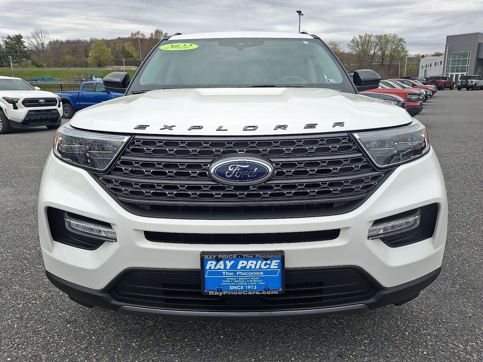 2022 Ford Explorer XLT photo 2