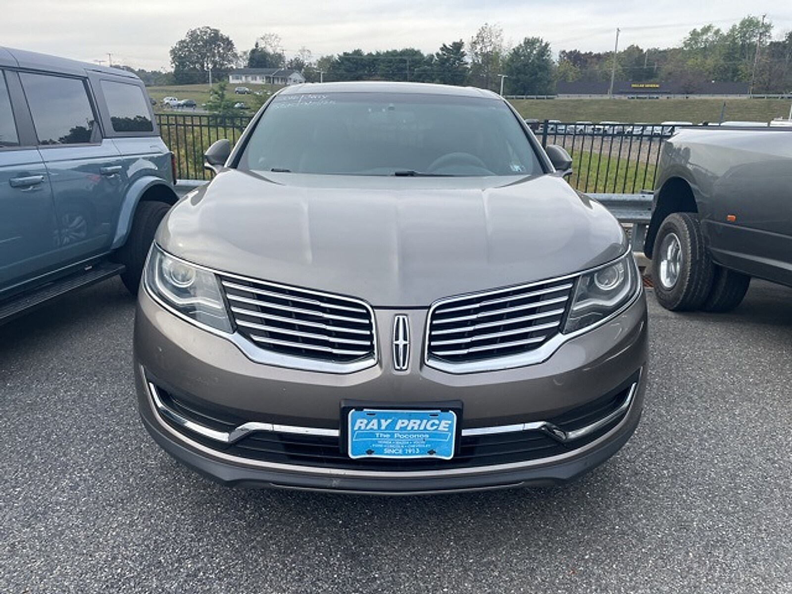 2016 Lincoln MKX Premiere photo 2