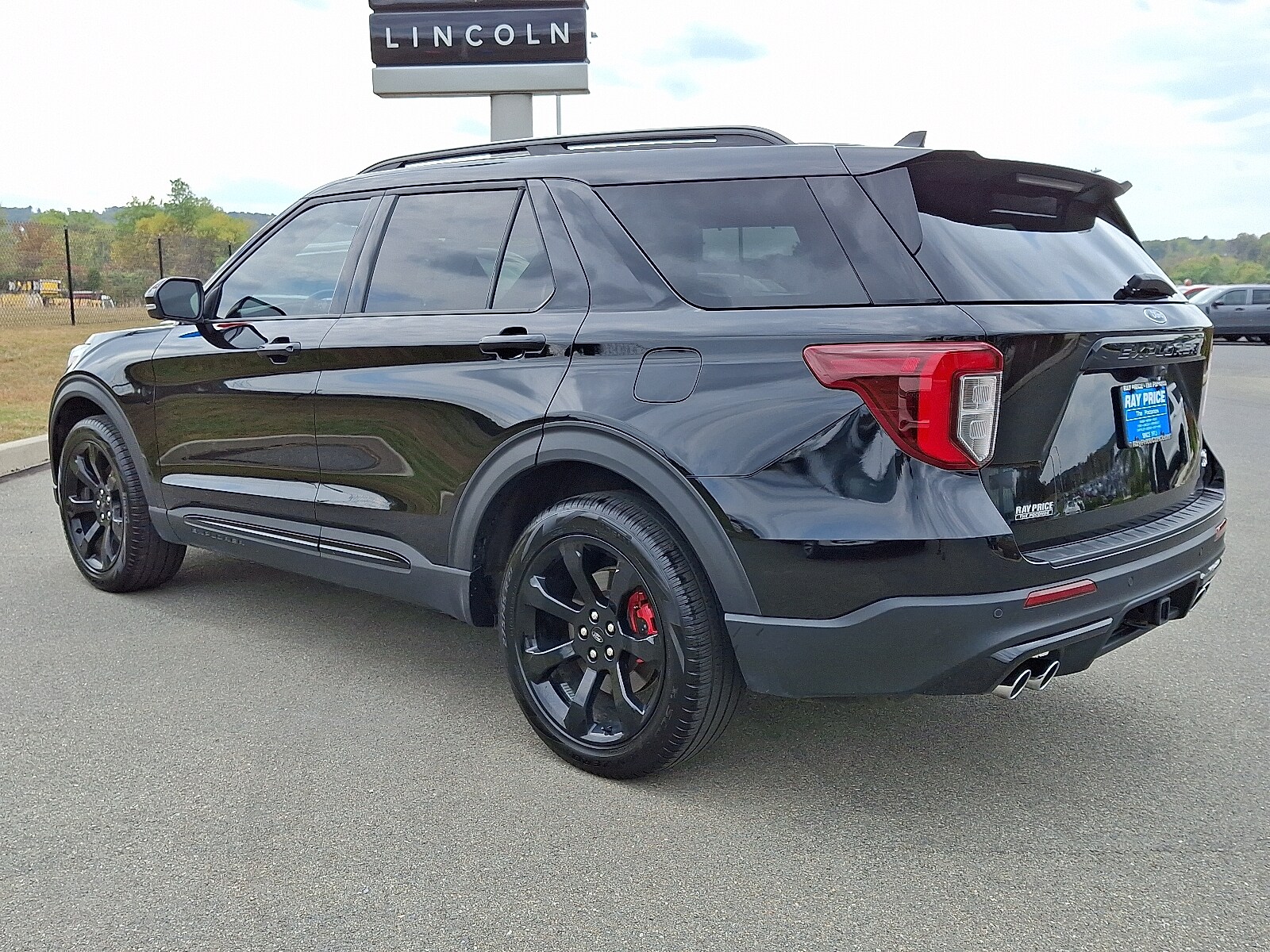 2022 Ford Explorer ST photo 4