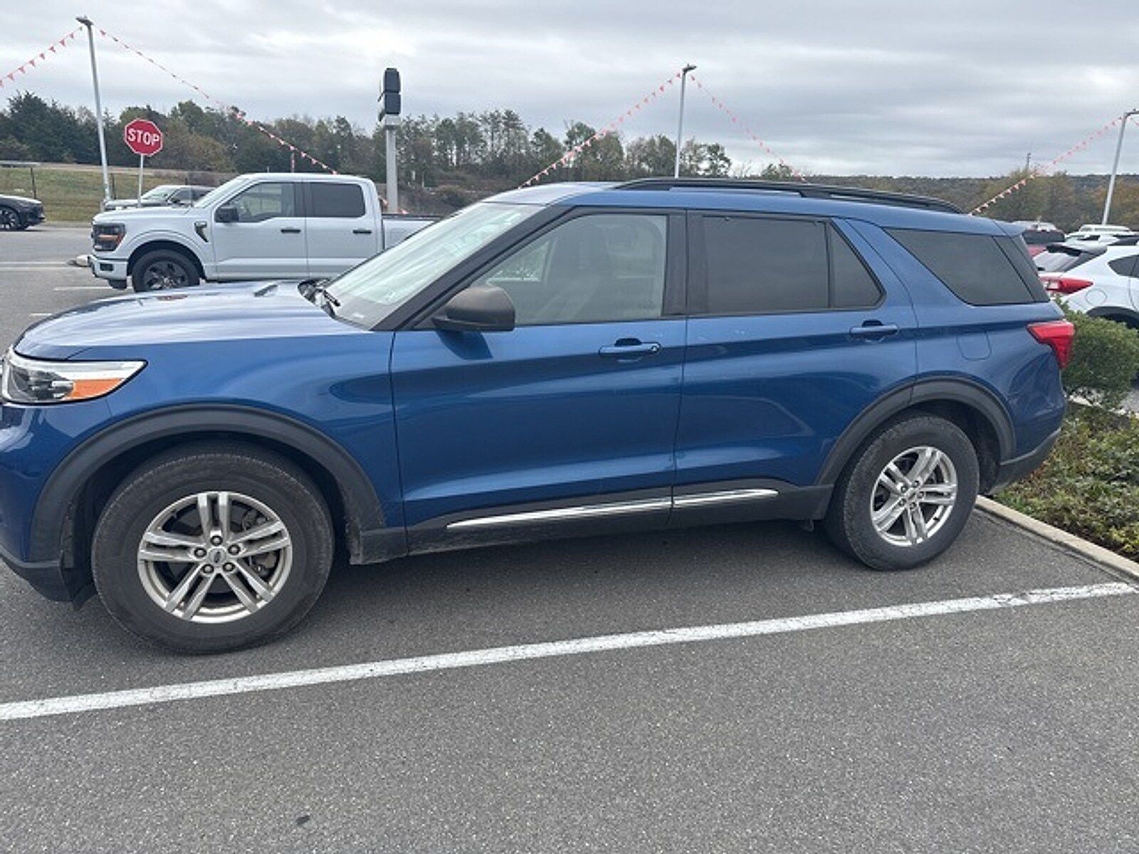 2020 Ford Explorer XLT photo 3